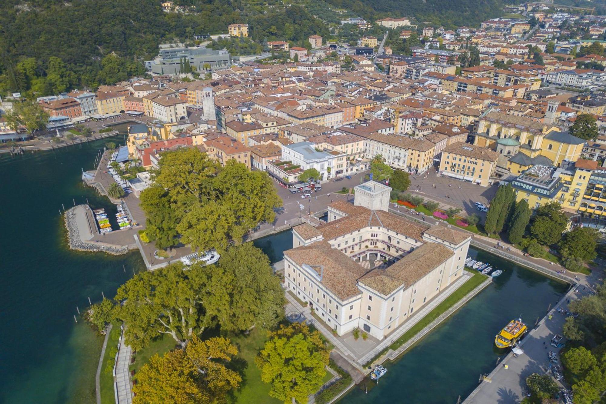 Antares150M From The Lake - Happy Rentals Riva del Garda Exterior photo